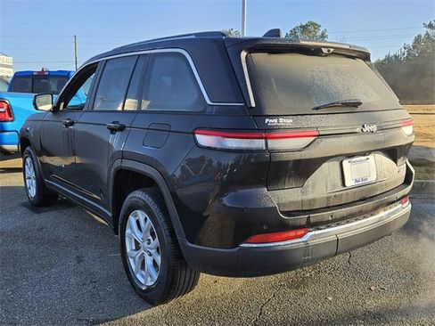 Used 2023 Jeep Grand Cherokee Limited w/ Luxury Tech Group II image 9