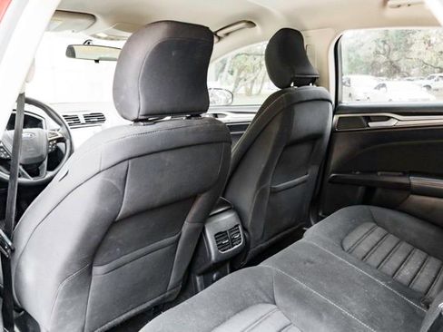 Used 2018 Ford Fusion SE w/ Fusion SE Technology Package image 21