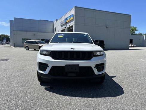 Used 2023 Jeep Grand Cherokee Altitude AWD/4WD image 8