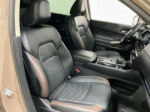 Used 2023 Nissan Pathfinder Platinum AWD/4WD image 9
