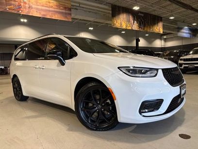 Used 2025 Chrysler Pacifica Limited