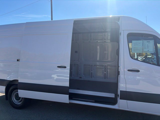 Used 2025 Mercedes-Benz Sprinter 2500 image 12