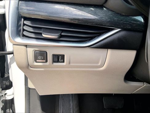 Used 2022 Cadillac XT4 Premium Luxury w/ Enhanced Visibility Package FWD image 33