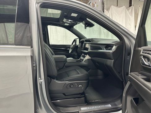 Used 2023 GMC Yukon XL Denali AWD/4WD image 59