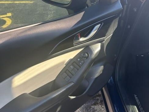 Used 2015 MAZDA MAZDA3 i Sport image 4