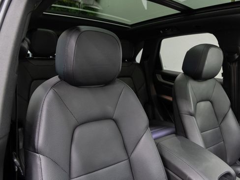 Used 2024 Porsche Cayenne S AWD/4WD image 21