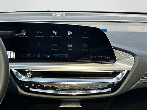 Used 2025 Cadillac Lyriq Luxury image 3