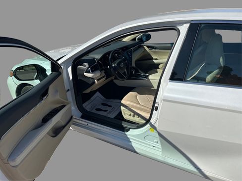 Used 2018 Toyota Camry XLE FWD image 23