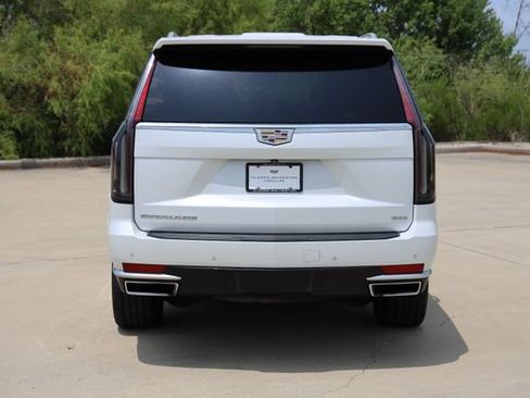 Used 2022 Cadillac Escalade Luxury RWD image 7