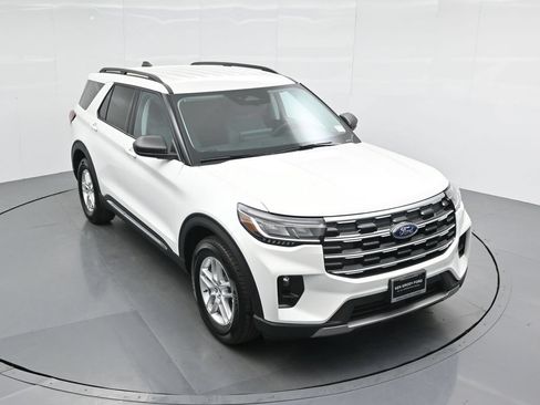 Used 2025 Ford Explorer Active RWD image 38