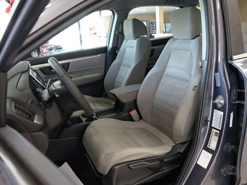 Used 2017 Honda CR-V LX image 2