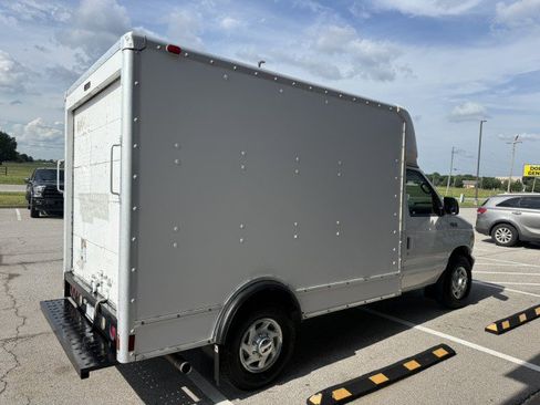 Used 2001 Ford E-350 and Econoline 350 Super Duty RWD image 3