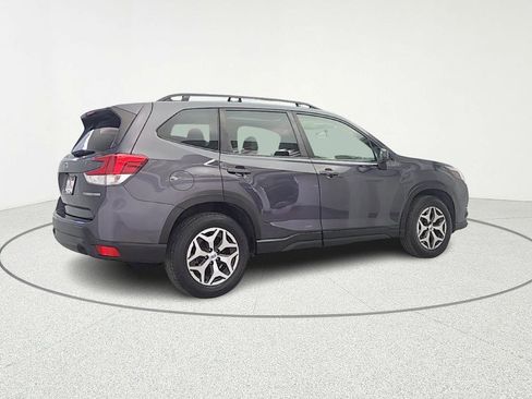 Used 2022 Subaru Forester Premium image 8