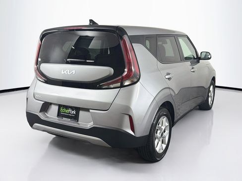 Used 2025 Kia Soul LX w/ LX Technology Package FWD image 9