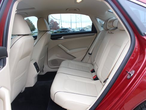 Used 2017 Volkswagen Passat 1.8T SE image 32