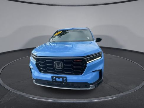 Used 2025 Honda Pilot TrailSport image 5