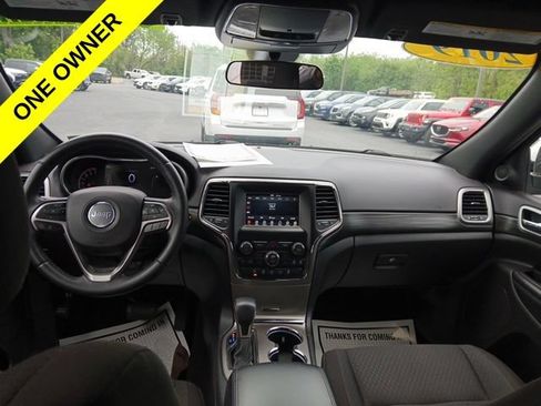 Used 2019 Jeep Grand Cherokee Laredo AWD/4WD image 14