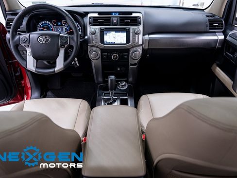 Used 2018 Toyota 4Runner SR5 Premium image 11