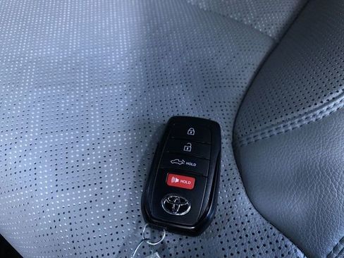 Used 2025 Toyota Tundra Limited image 27