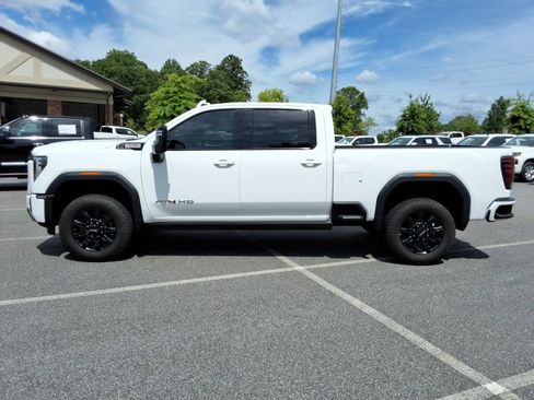 Certified 2026 GMC Sierra 2500 AT4 w/ AT4 Premium Plus Package AWD/4WD image 8
