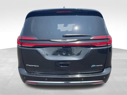 Used 2023 Chrysler Pacifica Touring-L FWD image 16