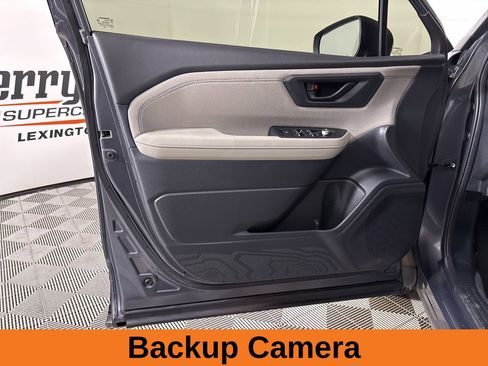 Used 2025 Subaru Forester Premium w/ Convenience Package #2 image 8