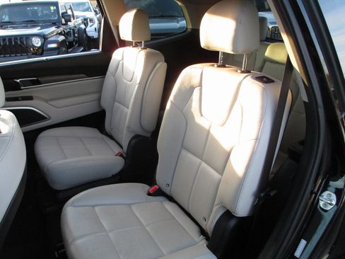 Used 2021 Kia Telluride EX w/ EX Premium Package image 18