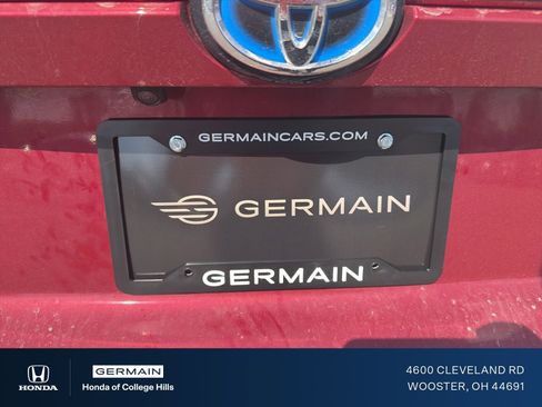 Used 2024 Toyota Venza XLE image 8