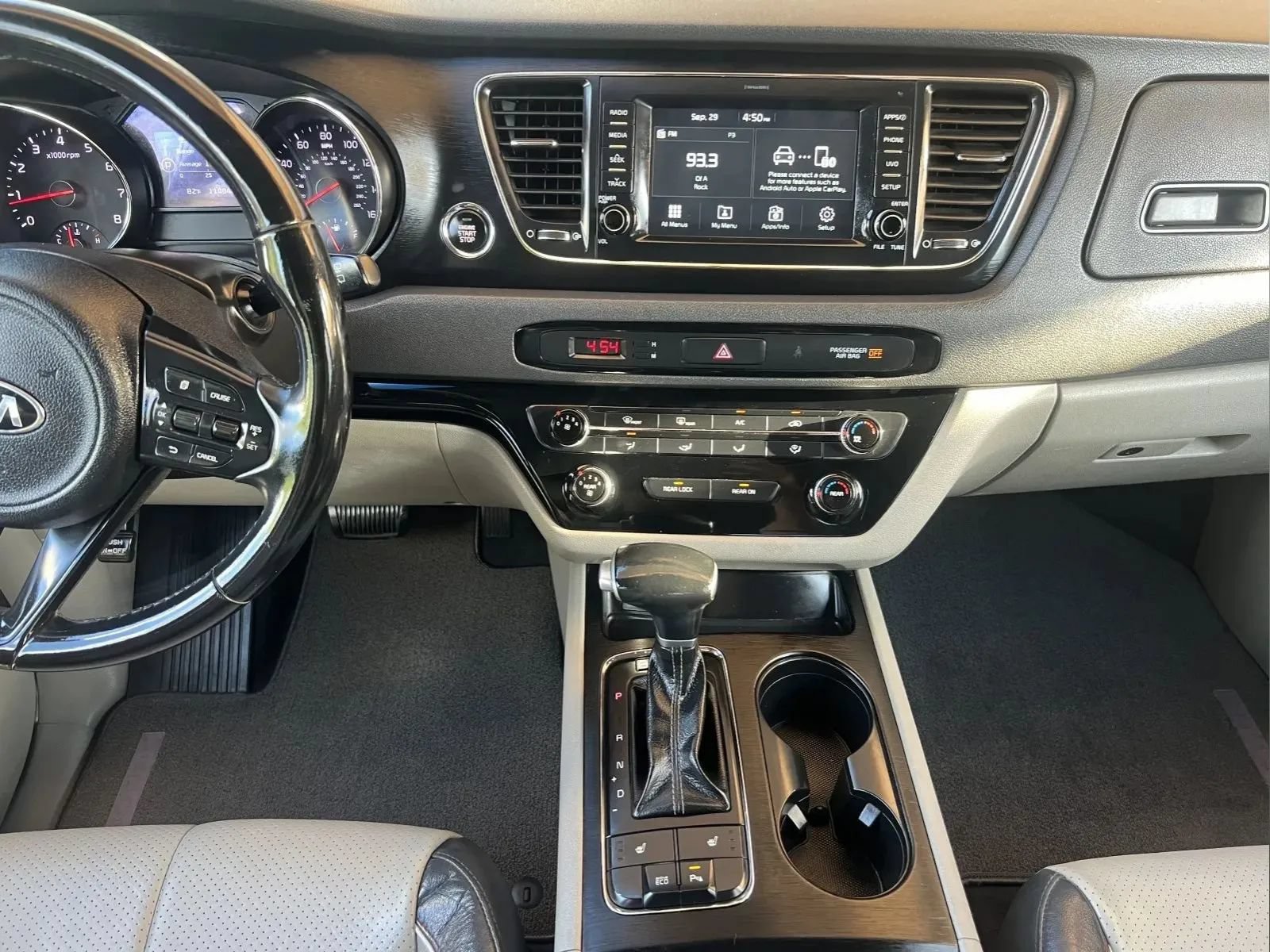 Used 2018 Kia Sedona LX w/ LX Essentials Premium Package FWD image 12