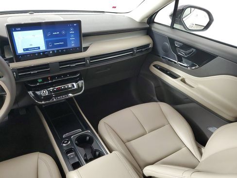 Certified 2024 Lincoln Corsair AWD image 17