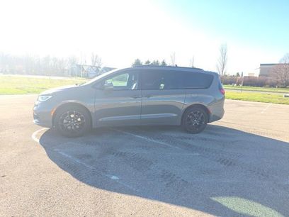 Certified 2021 Chrysler Pacifica Touring-L w/ Uconnect Theater Family Group