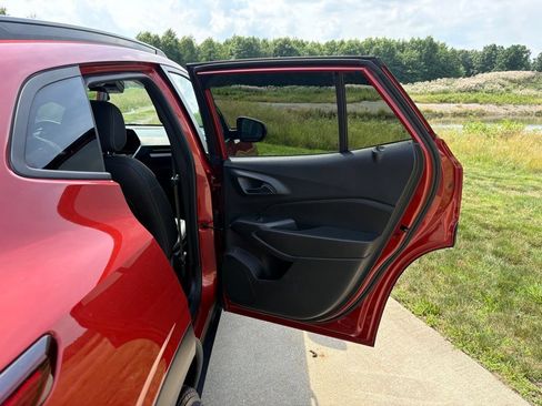 Used 2024 Chevrolet Trax ACTIV w/ Sunroof Package FWD image 36