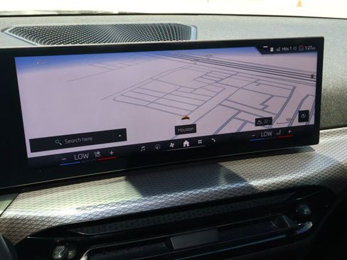 Used 2025 BMW 330i Sedan w/ M Sport Package RWD image 27