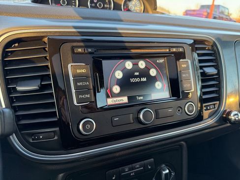 Used 2013 Volkswagen Beetle R-Line image 21