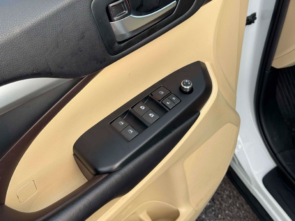 Used 2019 Toyota Highlander XLE AWD/4WD image 18