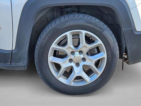 Used 2015 Jeep Renegade Latitude w/ Popular Equipment Group image 21