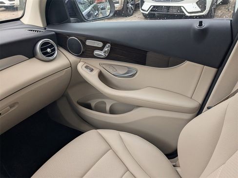 Used 2022 Mercedes-Benz GLC 300 image 23