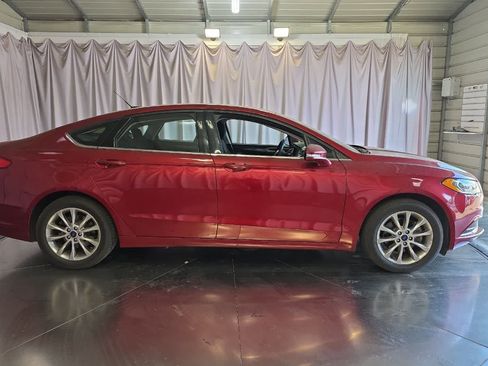 Used 2017 Ford Fusion SE w/ Fusion SE Technology Package FWD image 9