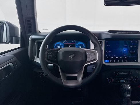 Used 2025 Ford Bronco Heritage Edition image 3