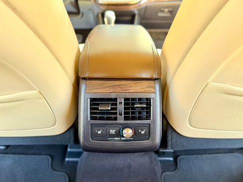 Used 2015 Toyota Avalon Limited FWD image 12