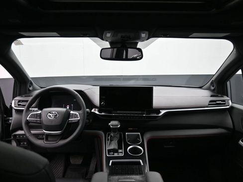 Used 2025 Toyota Sienna XSE image 28
