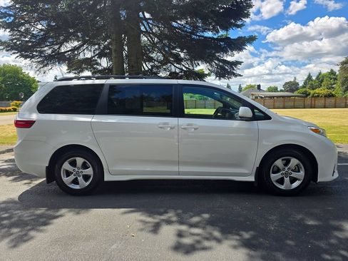 Used 2019 Toyota Sienna LE FWD image 7