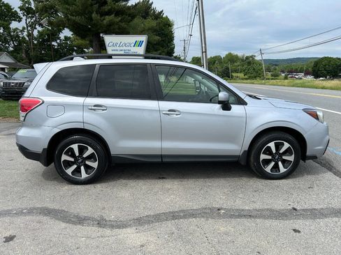 Used 2017 Subaru Forester 2.5i Premium AWD/4WD image 5