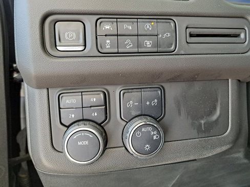 Used 2022 Chevrolet Tahoe Z71 w/ Luxury Package image 13