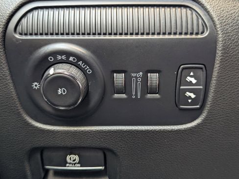 Used 2024 Jeep Wagoneer L Series II w/ Flexible Seating Group AWD/4WD image 36