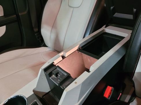 Used 2016 Chevrolet Equinox LTZ w/ Enhanced Convenience Package image 33