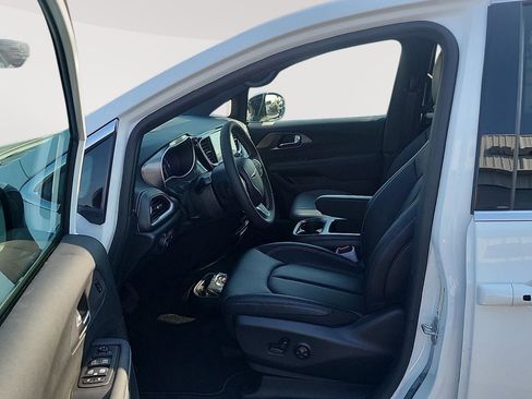 New 2026 Chrysler Pacifica Select FWD image 10