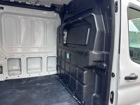 Used 2025 Ford Transit 250 148 Medium Roof Extended AWD image 31