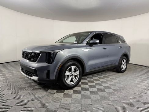 Used 2025 Kia Sorento LX image 3