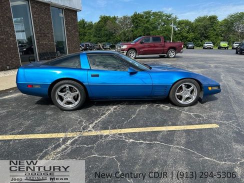 Used 1992 Chevrolet Corvette Coupe RWD image 5